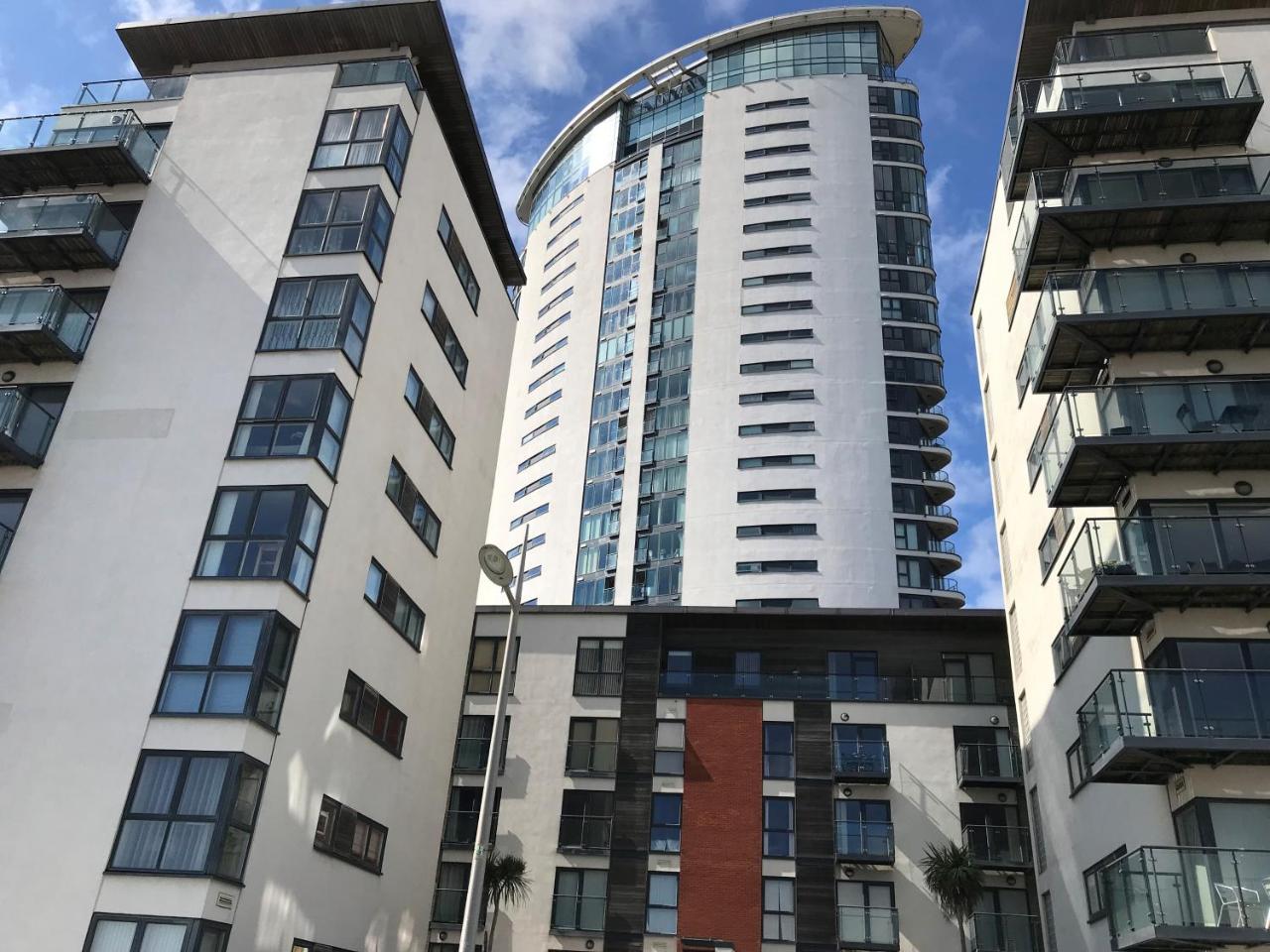 Meridian Quay Apartments, By Jsw Short Stay Swansea Exterior photo